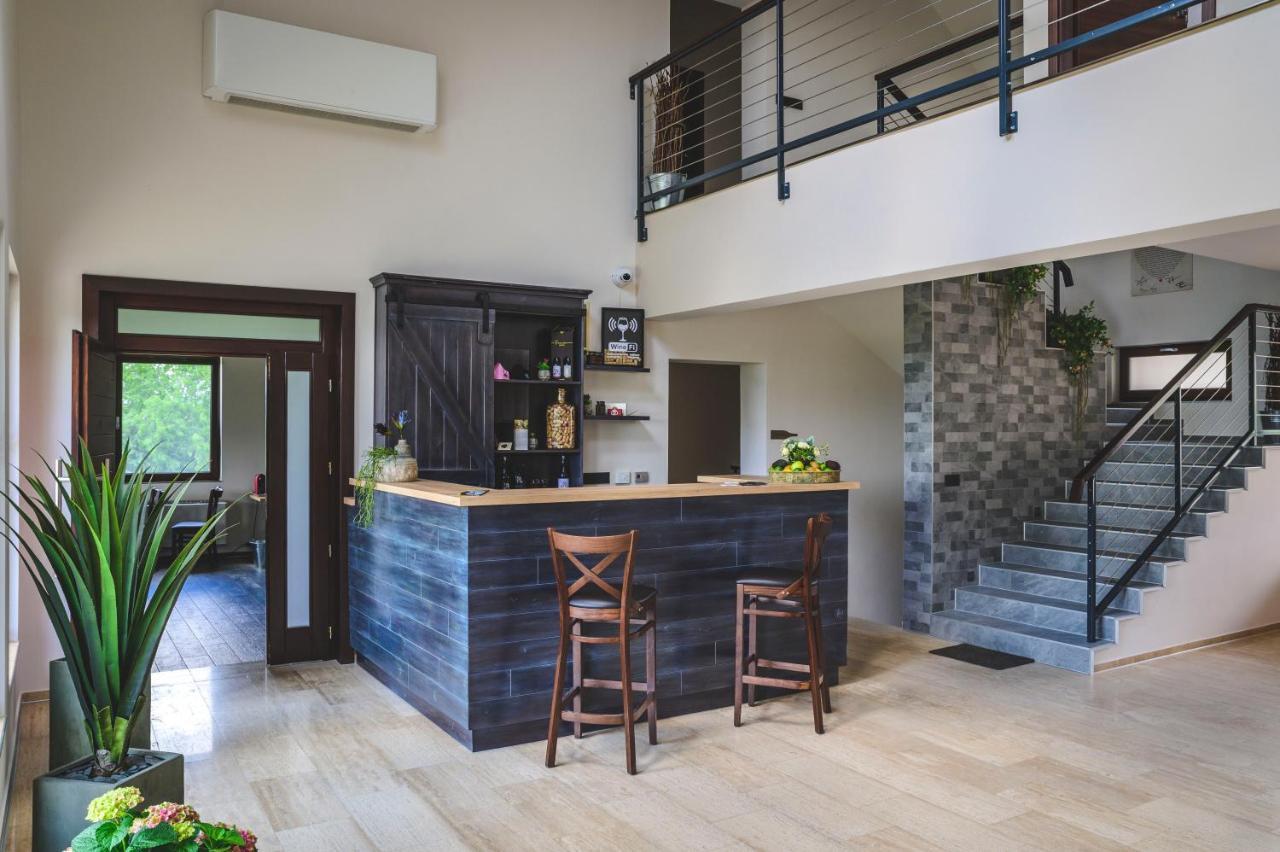 Gyöngyös Dominium Pinceszet Es Panzio B&B 외부 사진