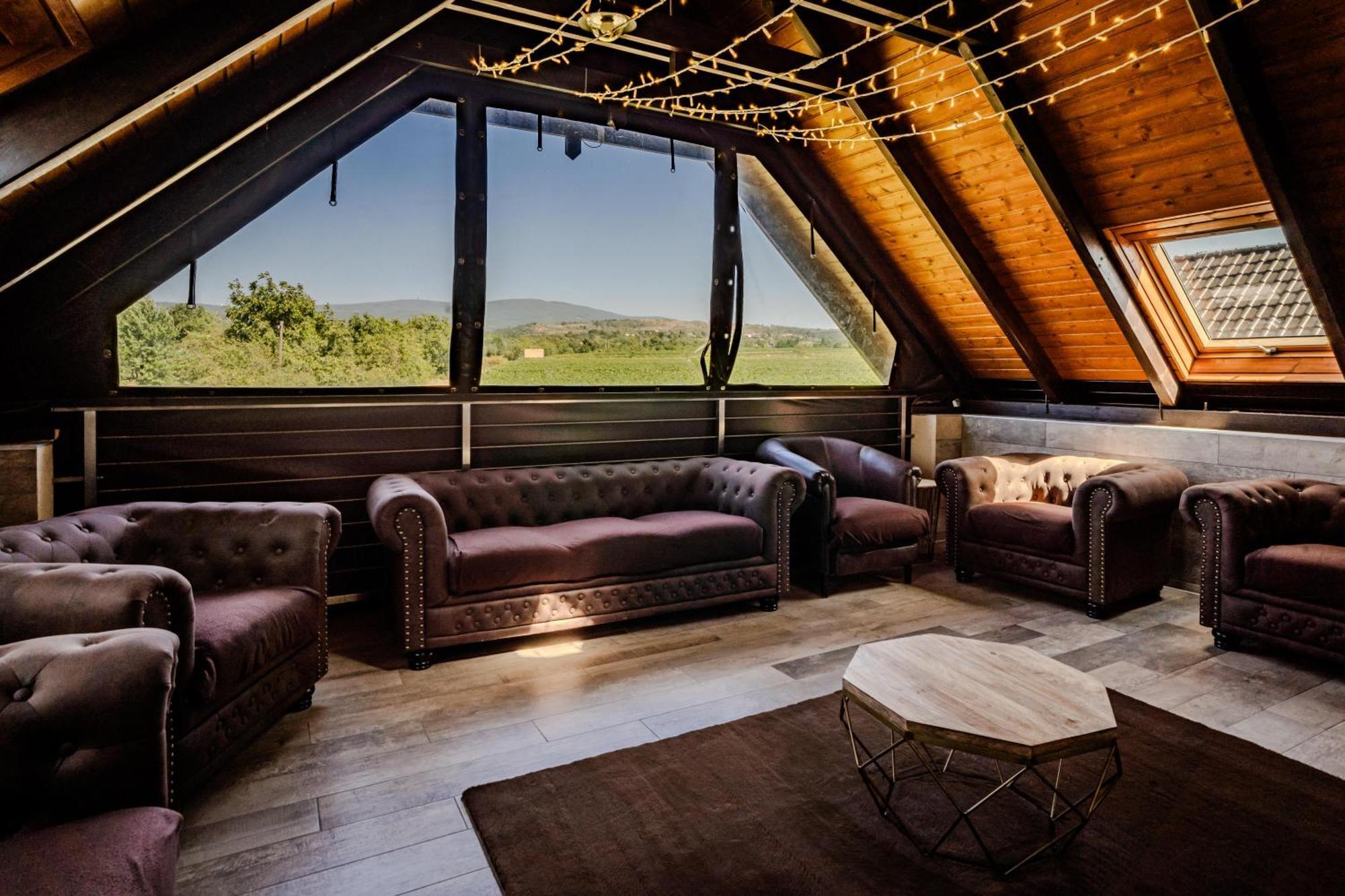 Gyöngyös Dominium Pinceszet Es Panzio B&B 외부 사진
